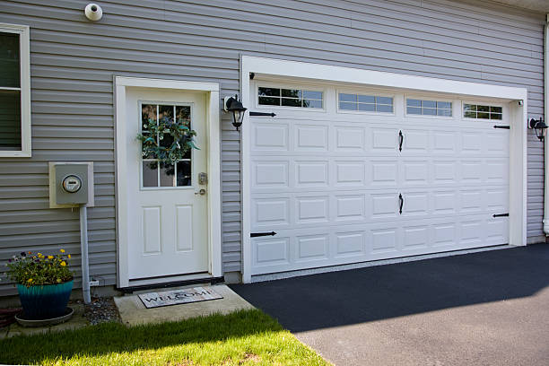 24/7 Emergency Garage Door Panel Replacement experts in Leonville, LA